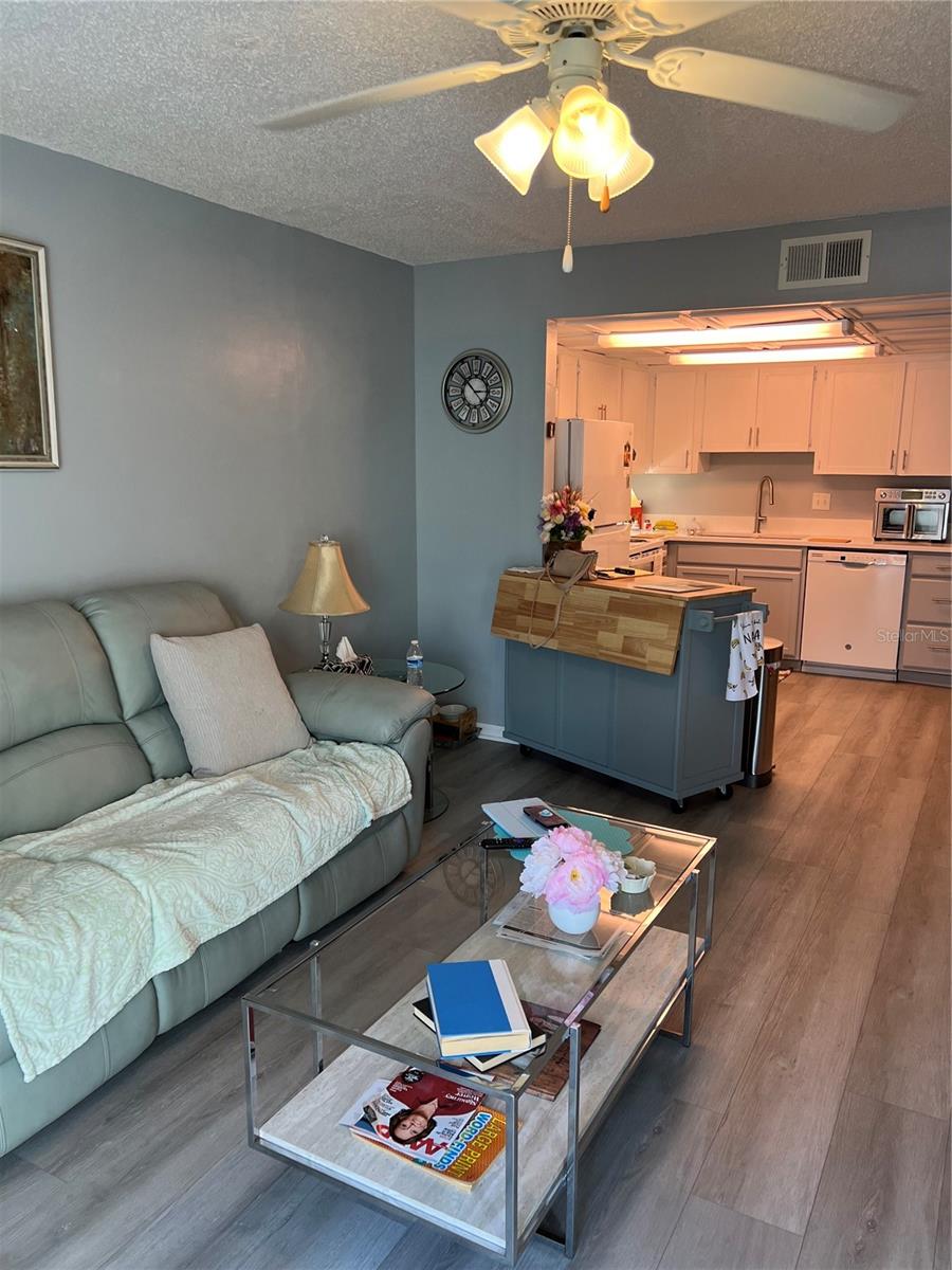 CIRCLE SQUARE WOODS - Residential