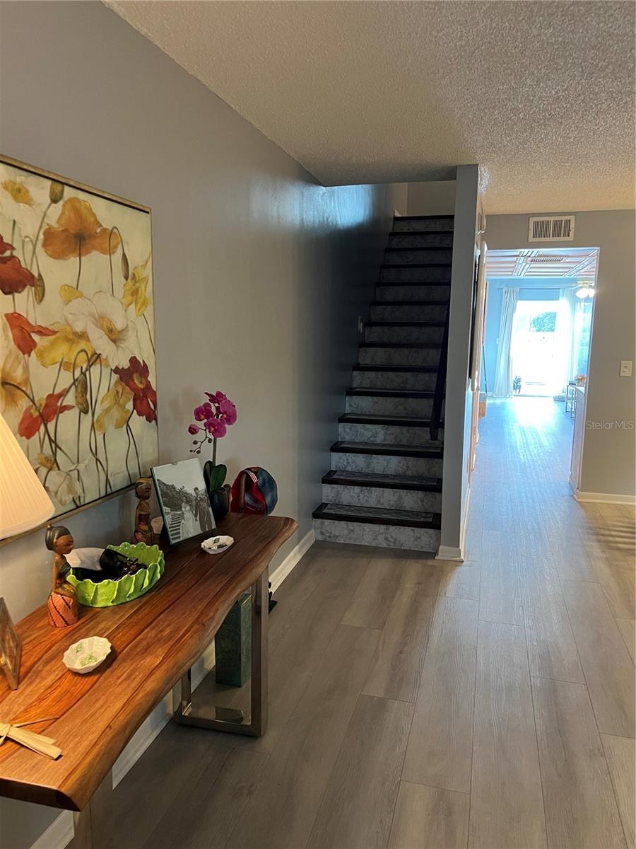 CIRCLE SQUARE WOODS - Residential