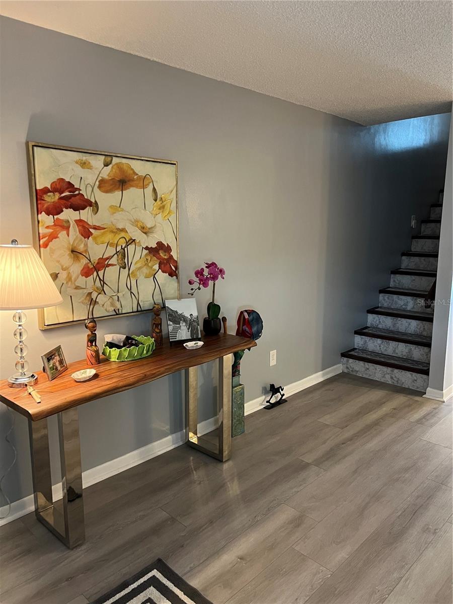 CIRCLE SQUARE WOODS - Residential