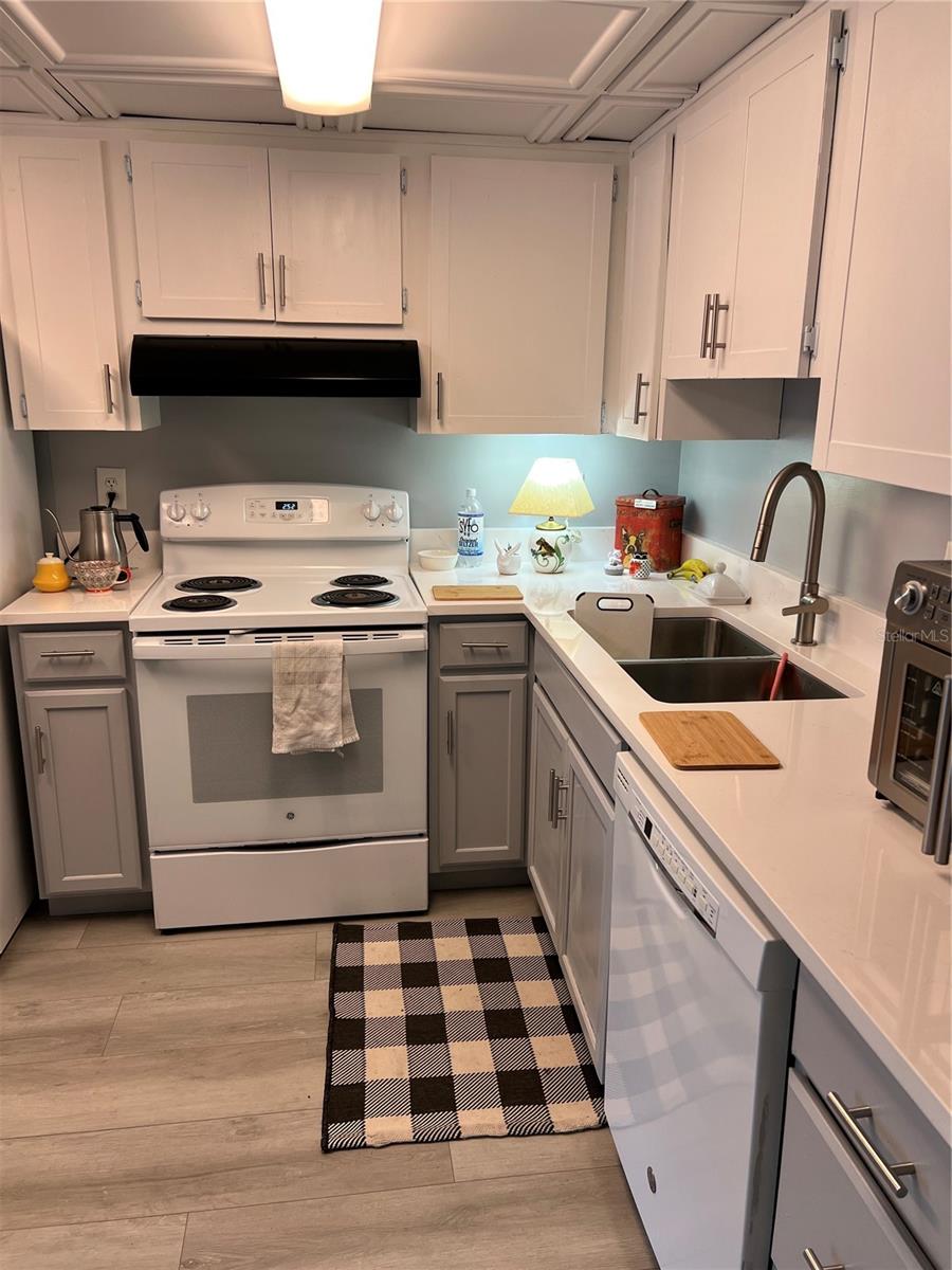 CIRCLE SQUARE WOODS - Residential