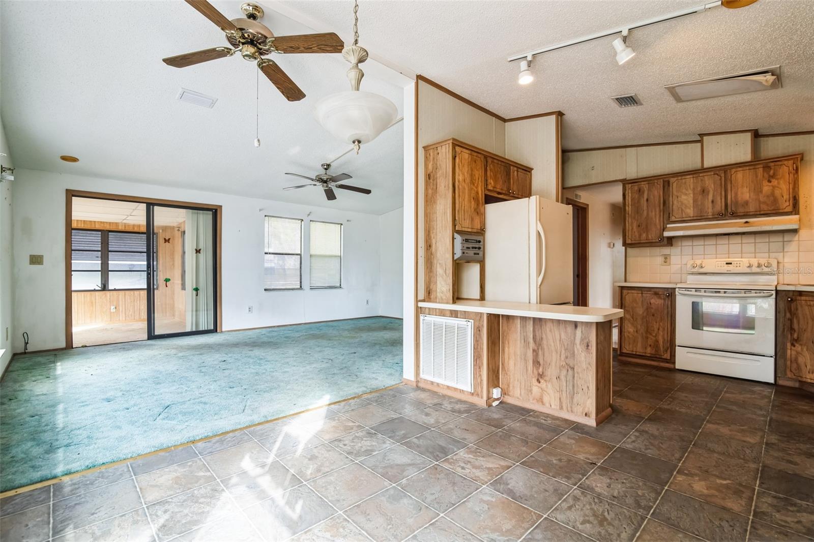 LADY LAKE ORANGE BLOSSOM GARDENS UNIT 07 - Residential