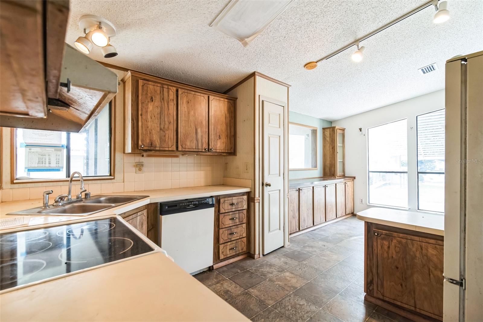 LADY LAKE ORANGE BLOSSOM GARDENS UNIT 07 - Residential