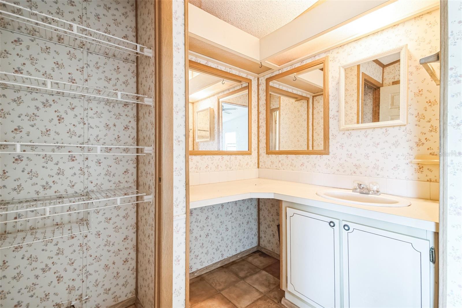 LADY LAKE ORANGE BLOSSOM GARDENS UNIT 07 - Residential