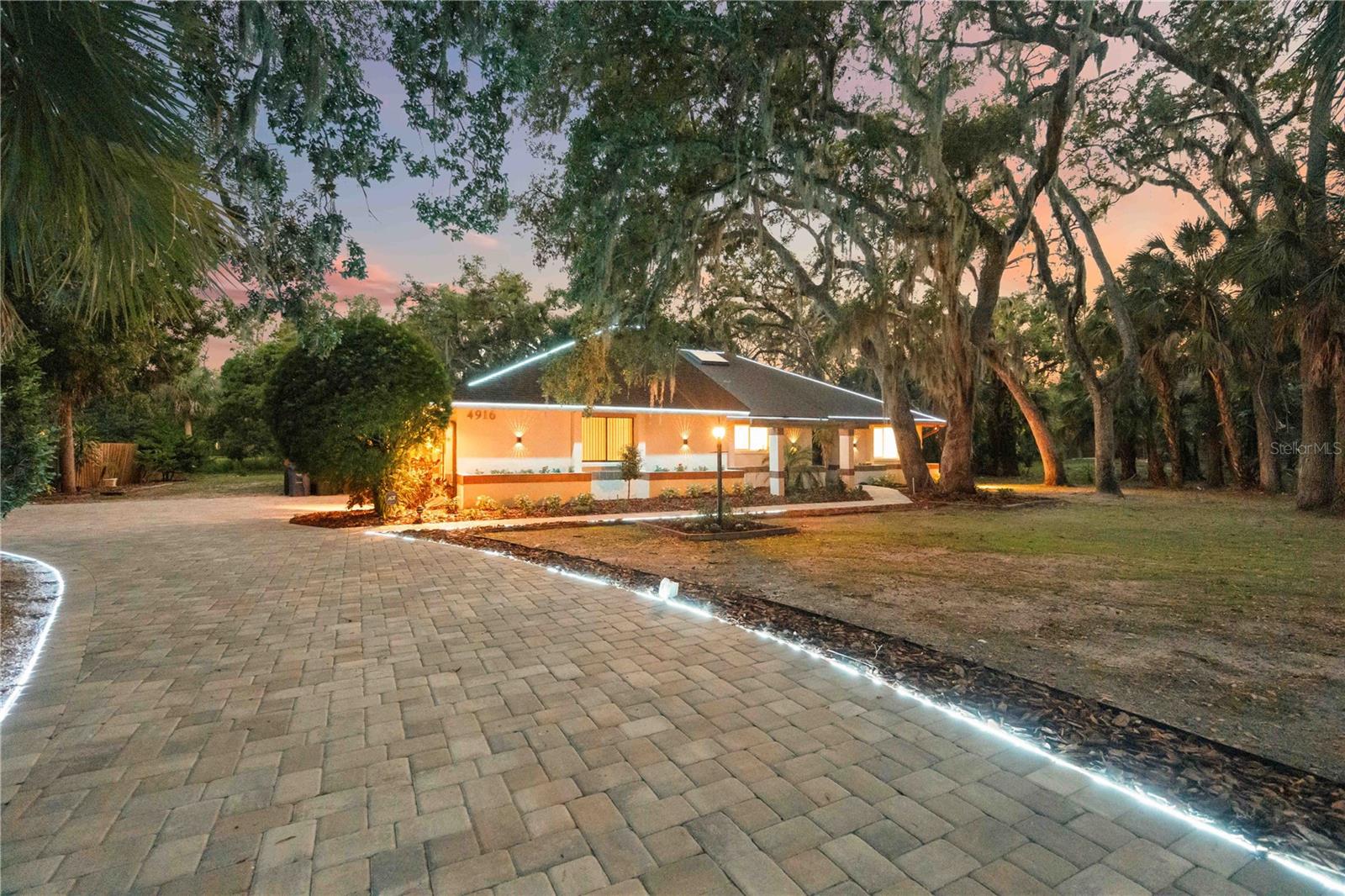 4916 HIDDEN OAKS TRAIL