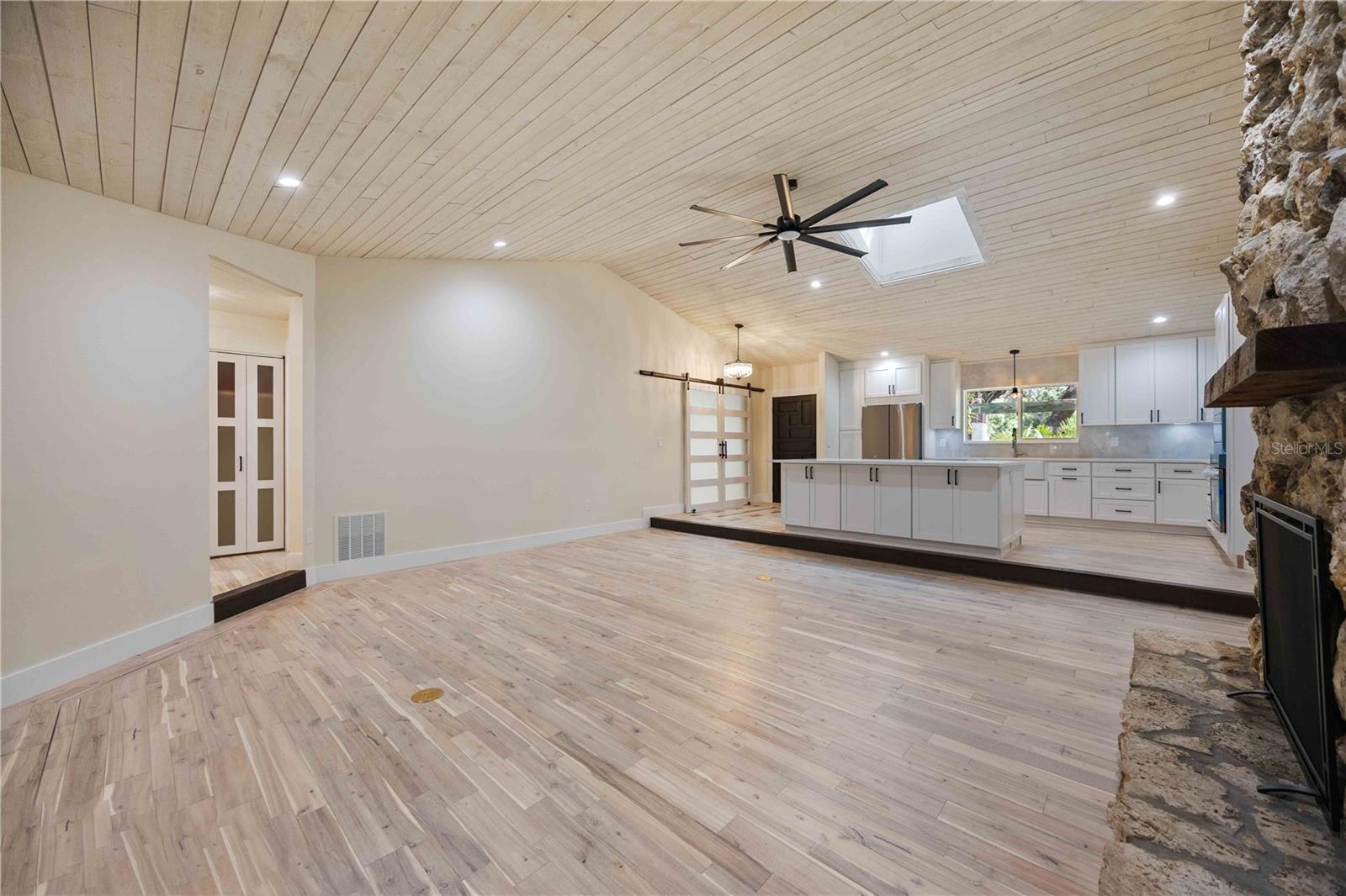 HIDDEN OAKS ESTATES - Residential