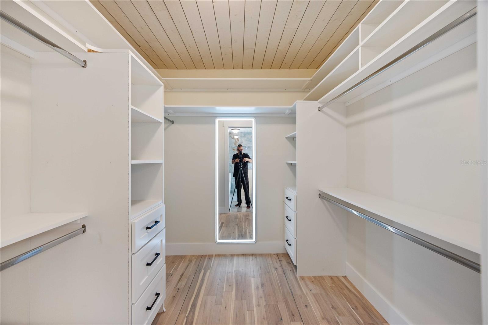 HIDDEN OAKS ESTATES - Residential