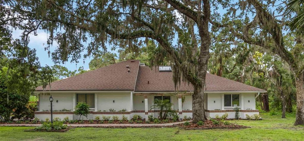 Photo of 4916 Hidden Oaks Trail, Sarasota, FL 34232 (MLS # A4648541)
