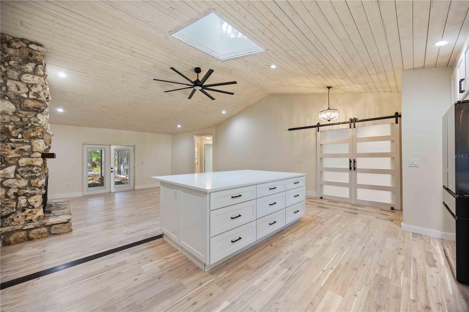 HIDDEN OAKS ESTATES - Residential