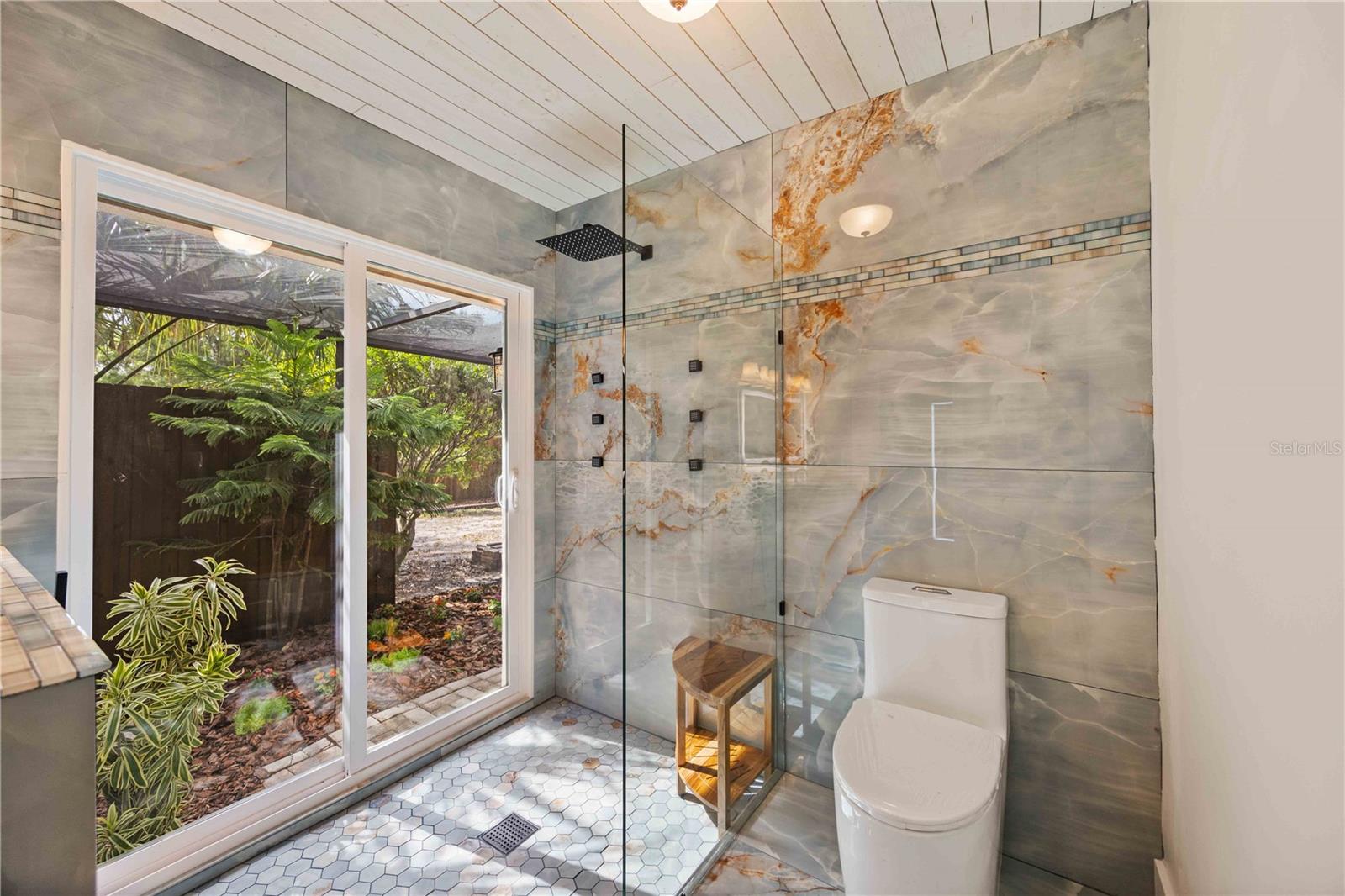 HIDDEN OAKS ESTATES - Residential