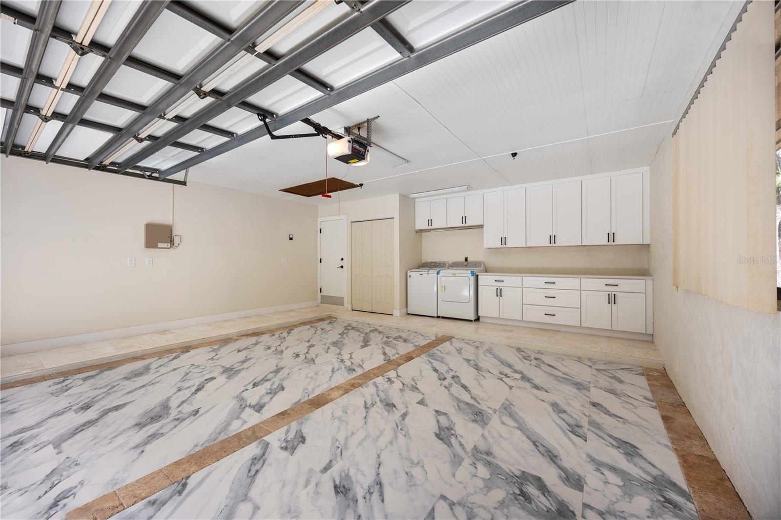 HIDDEN OAKS ESTATES - Residential