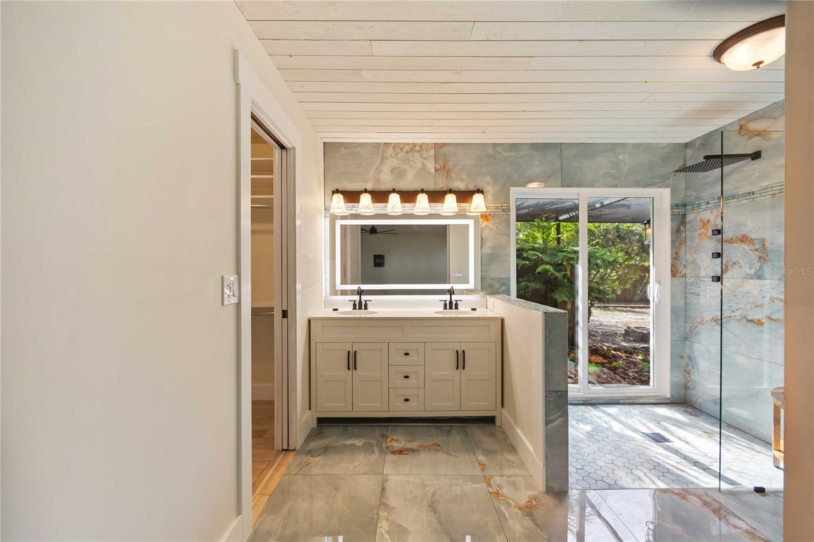 HIDDEN OAKS ESTATES - Residential