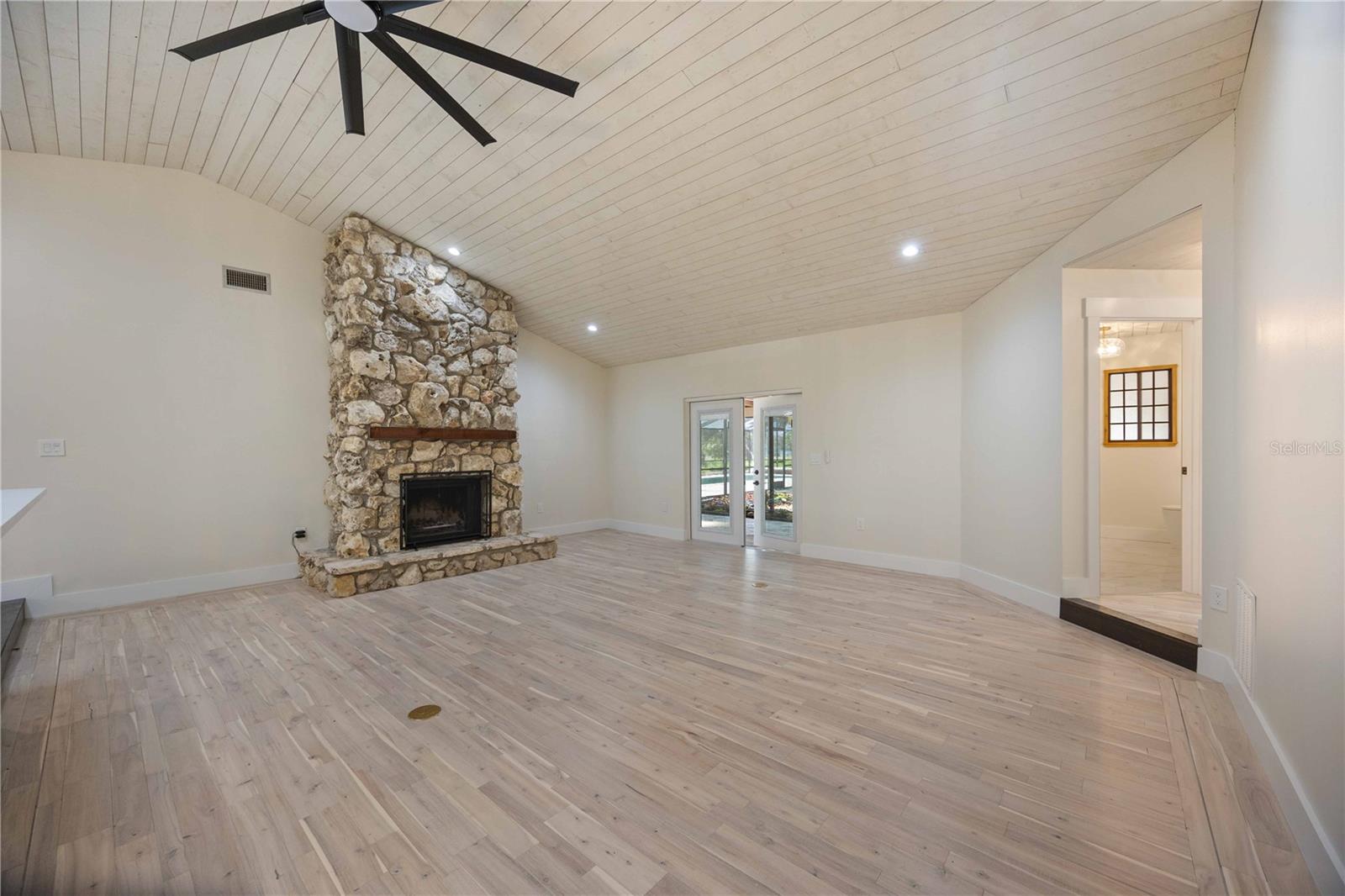 HIDDEN OAKS ESTATES - Residential