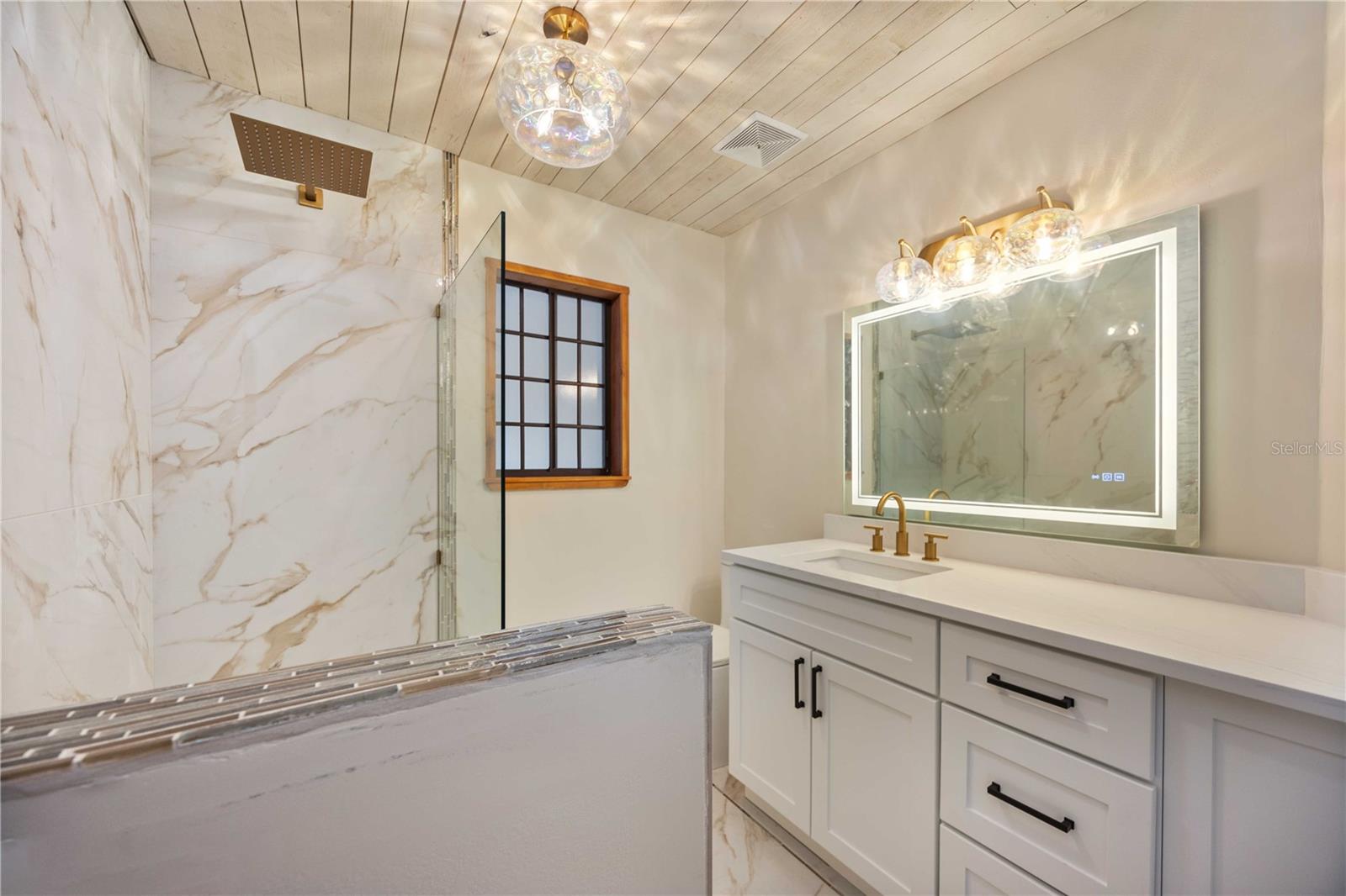 HIDDEN OAKS ESTATES - Residential