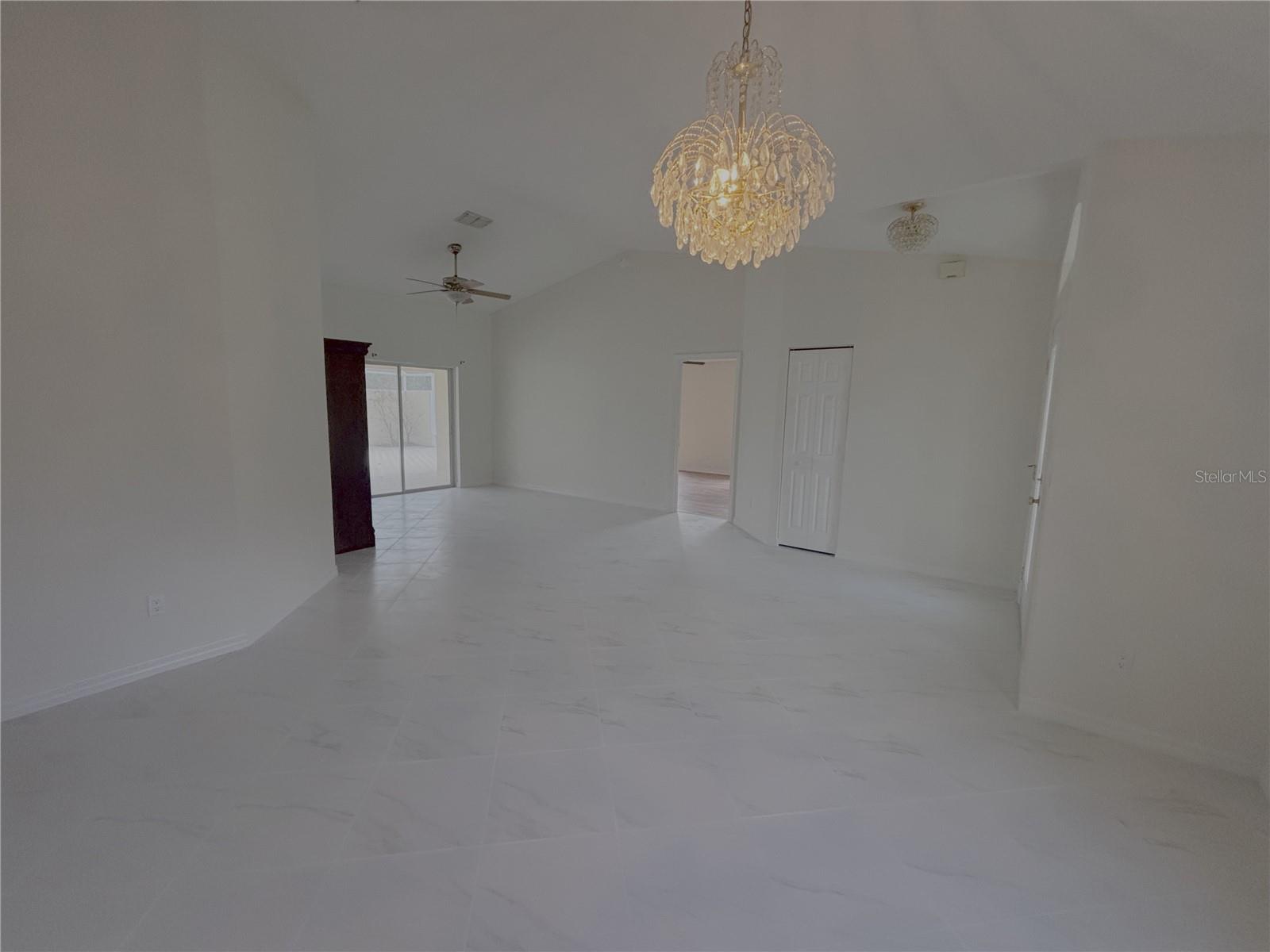 ROLLING RANCH ESTATE - Residential Lease