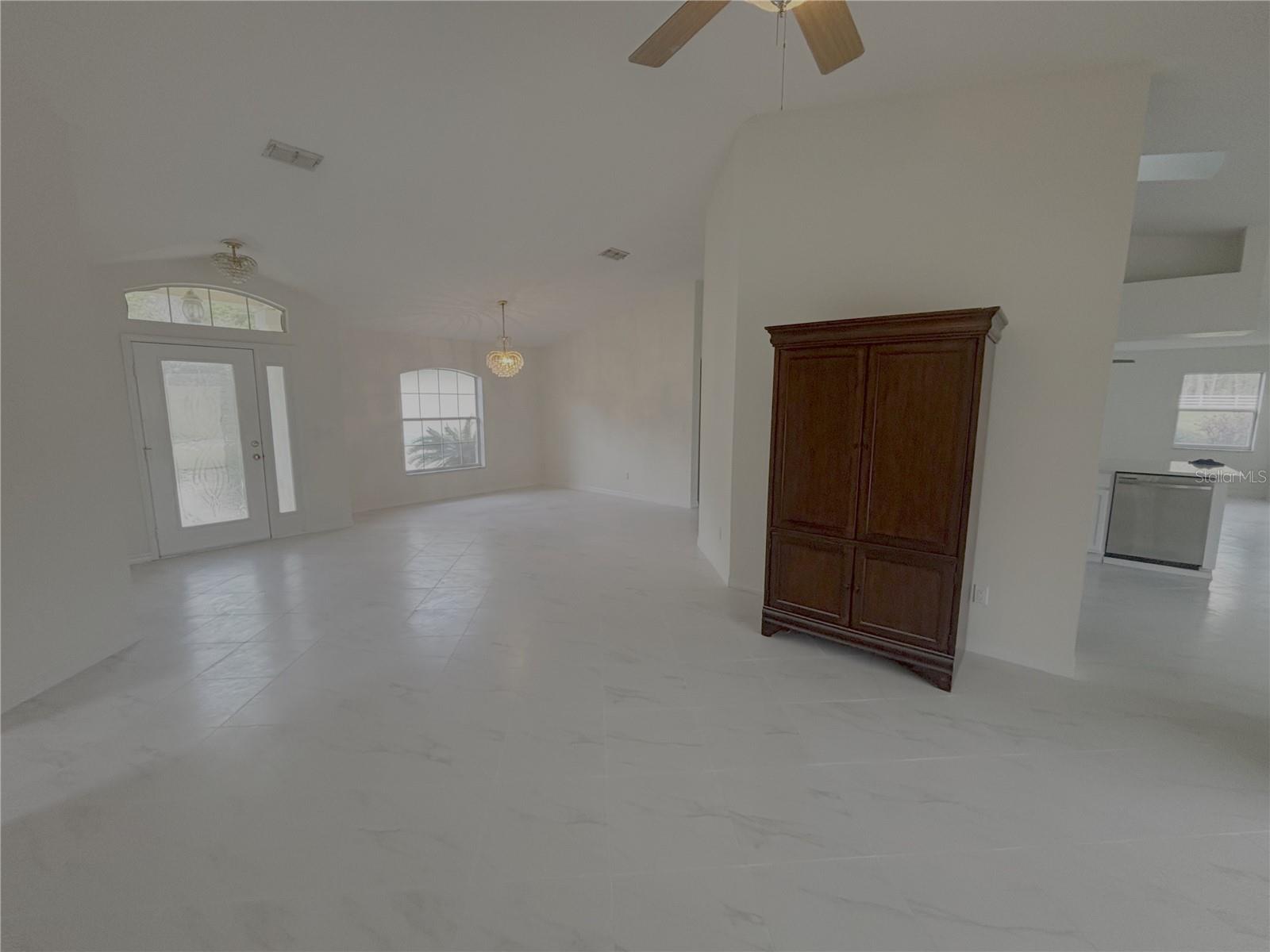 ROLLING RANCH ESTATE - Residential Lease