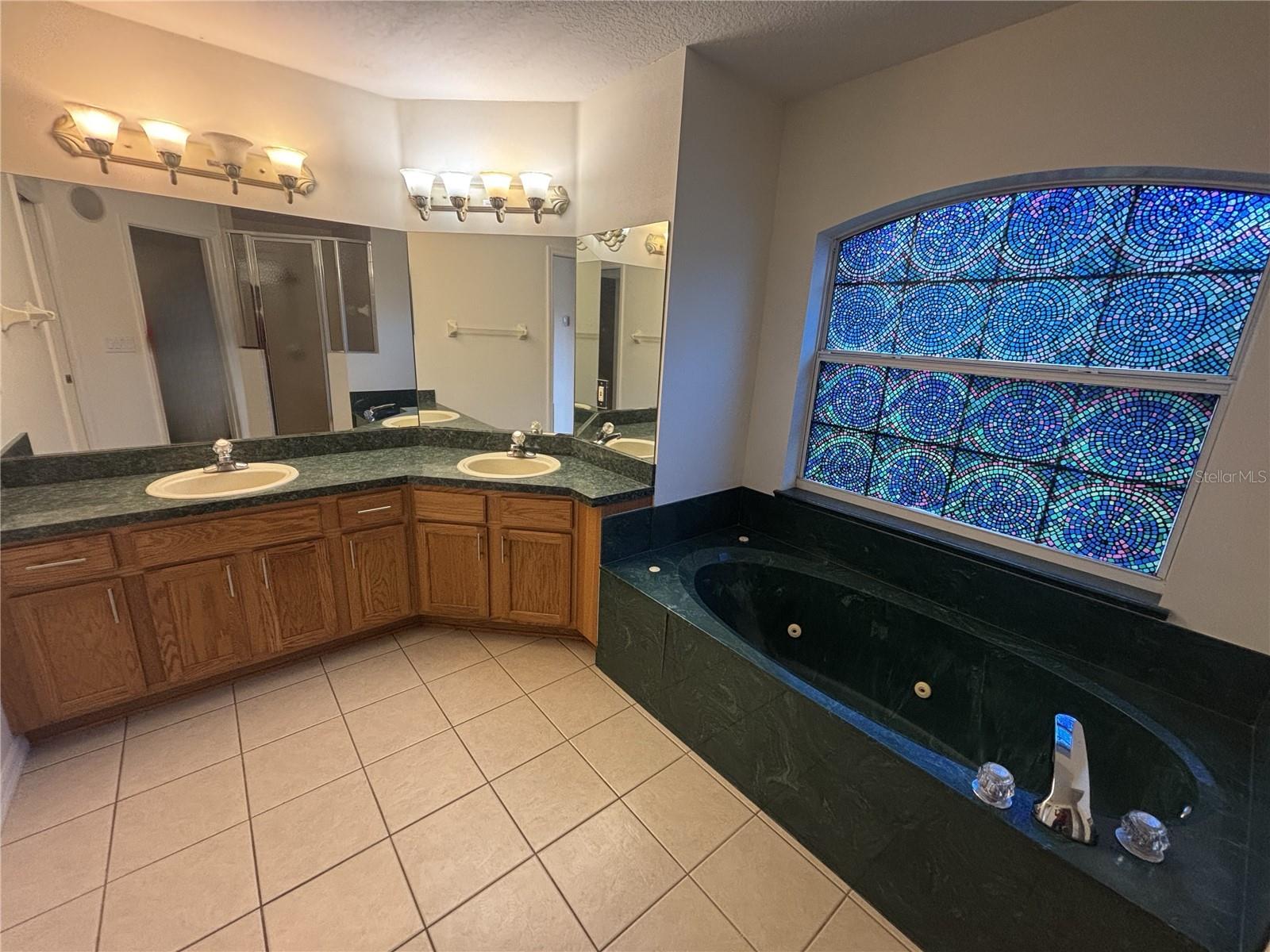 ROLLING RANCH ESTATE - Residential Lease