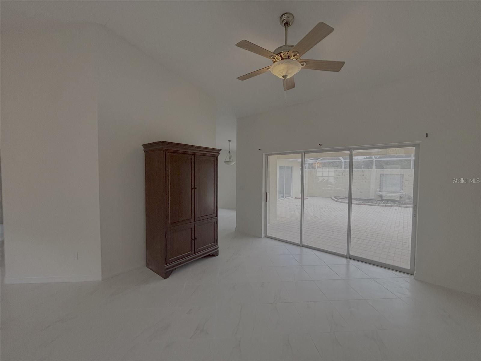 ROLLING RANCH ESTATE - Residential Lease