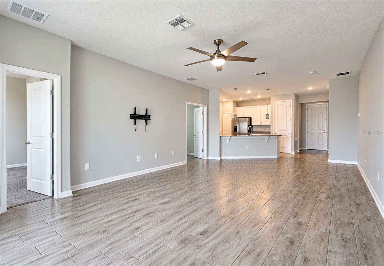 1185 SAGUARO STREET