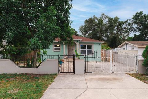 Photo of 1607 E Poinsettia Avenue, Tampa, FL 33612 (MLS # TB8444691)