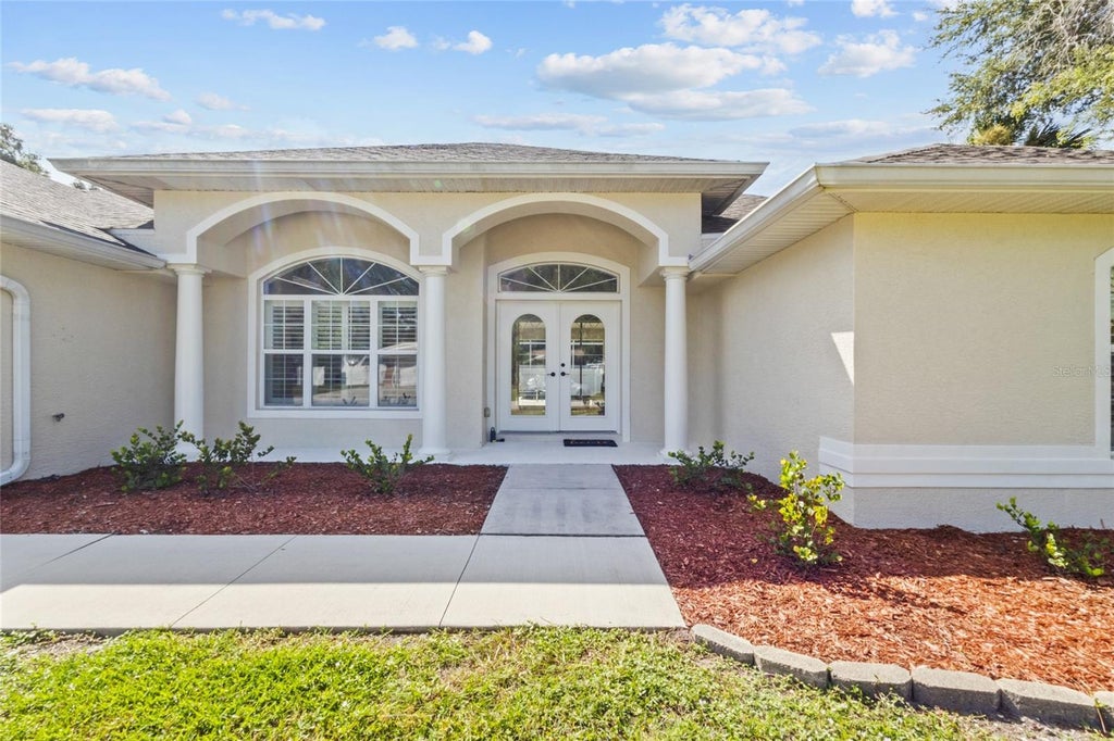 Photo of 381 Foxglove Road, Venice, FL 34293 (MLS # N6145568)