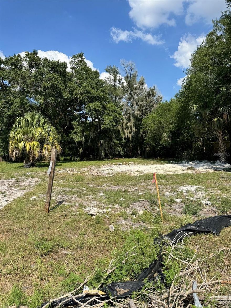 Excellent investment opportunity in a consolidated residential area in the southeast of Orlando, a few minutes from Orlando International Airport (MCO). These are three contiguous lots, with individual measurements of 50 x 135 feet each, ideal for developing three modern single-family homes. S516566, S5136726, Privileged location:  8 minutes from Orlando International Airport (MCO), 10 minutes from Florida Mall and Kissimmee Loop, Near Lake Conway and its recreational areas, asy access to SR-436 (Semoran Blvd), Curry Ford Rd, and 408 Expressway, quickly connecting to Downtown Orlando,  short distance from schools, supermarkets, restaurants, parks and employment areas. Terrain characteristics:Quiet residential areas, with existing urban infrastructure (water and electricity available), Only septic system installation required, Paved streets, Level topography, ready to build, Ideal for investors, builders or families who wish to develop their own residential project