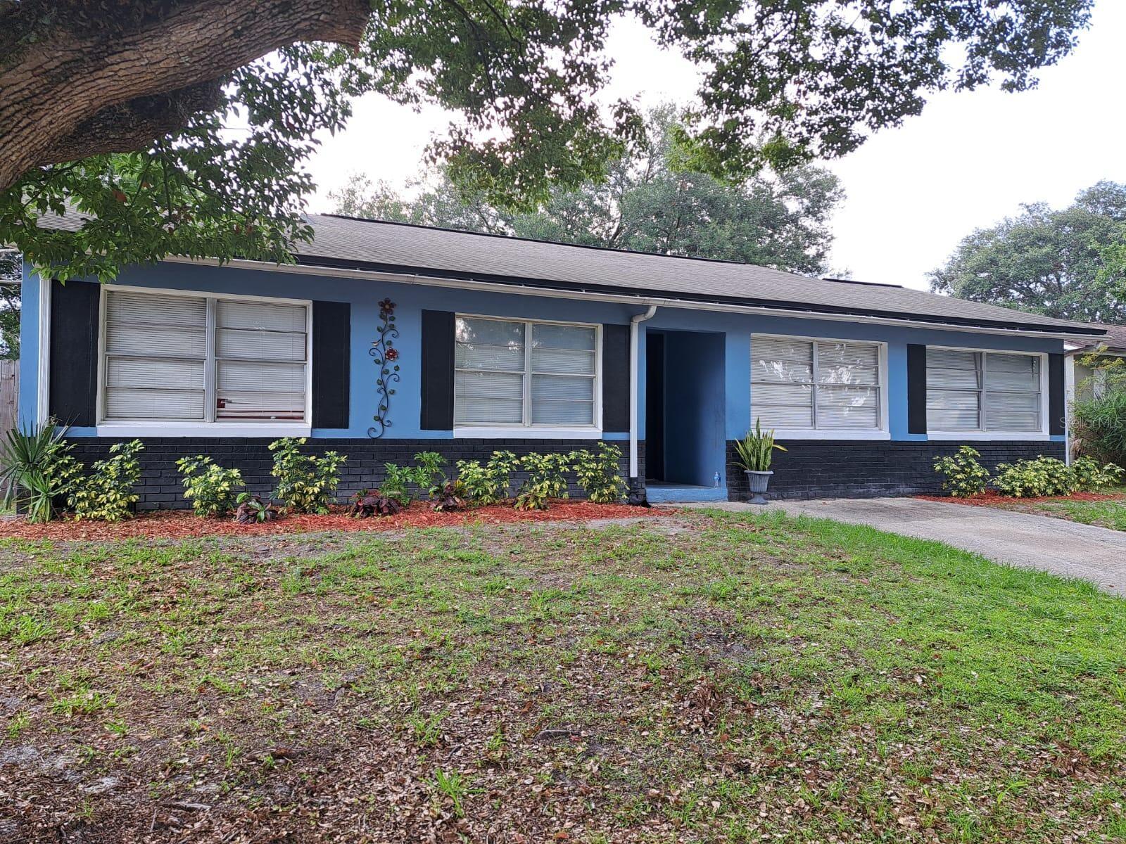 Location Location- 4 bedroom 2 bath - $290,000. Your new home awaits in this charming Winter Springs community. The property features open layout with a dining and kitchen combo. The kitchen is a blank canvas. Bring your tools to customize and potentially increase the property value.
Situated in a convenient location, this home provides easy access to local amenities and attractions. Don't miss the opportunity to make this house your home.