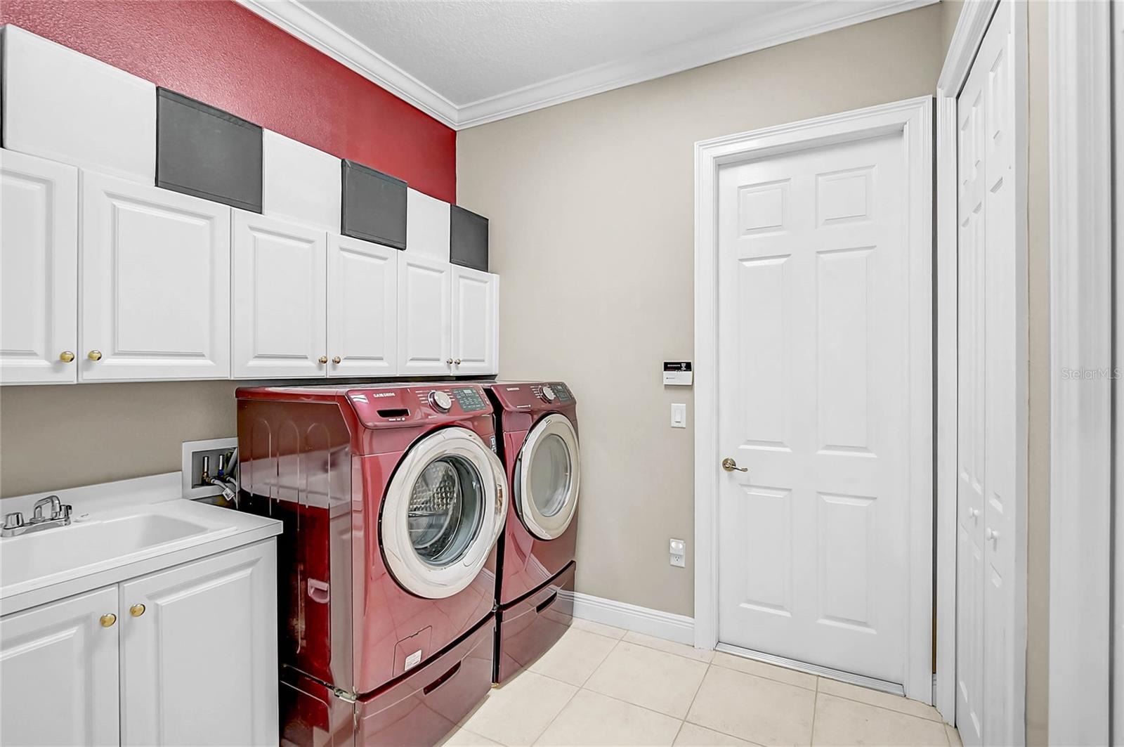 VENETIA PH 4 - Residential