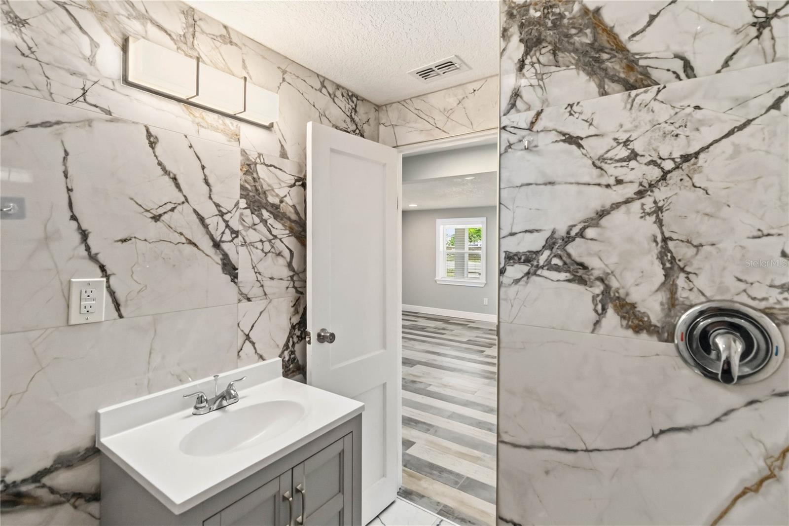 LOS TERRANOS - Residential