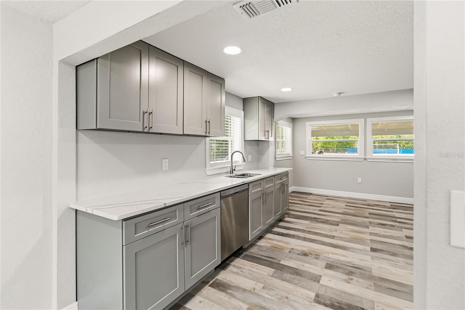 LOS TERRANOS - Residential