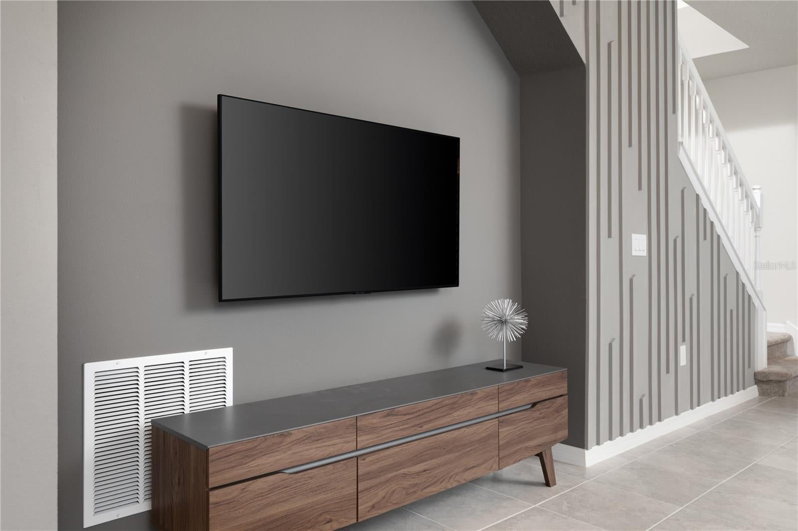 7376 OAKMOSS LOOP