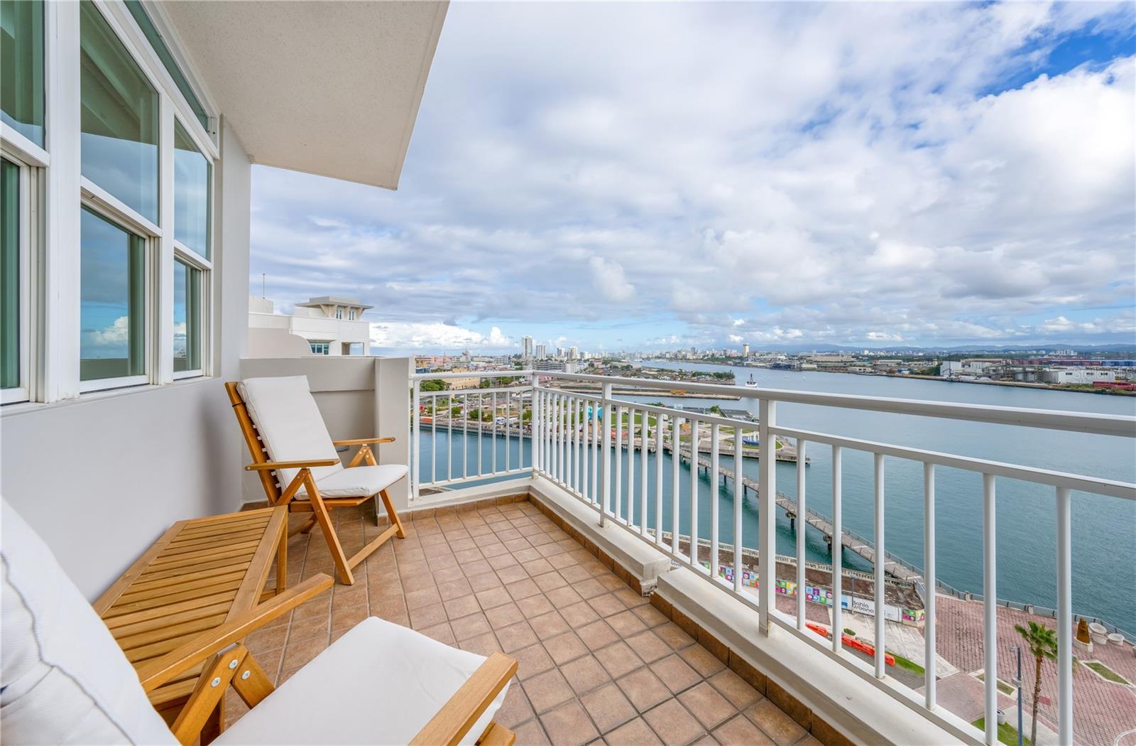 100 DEL MUELLE STREET 1-1104