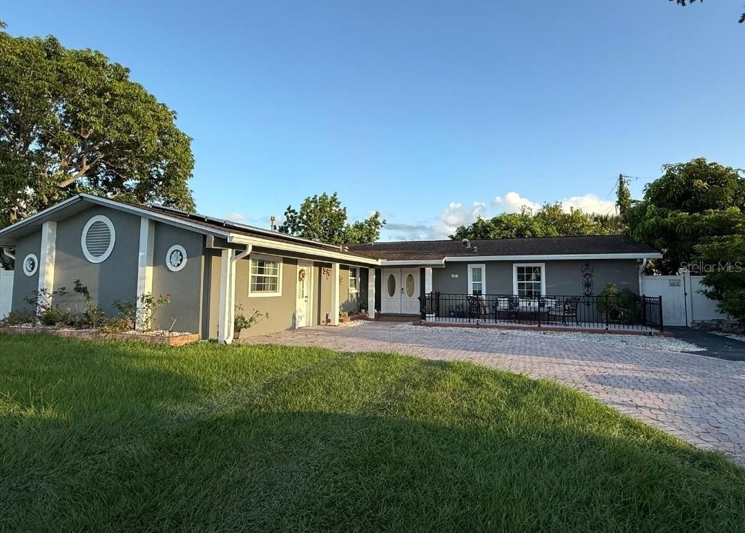 Beautiful studio ready to move into in the heart of Orlando, includes water and electricity service
