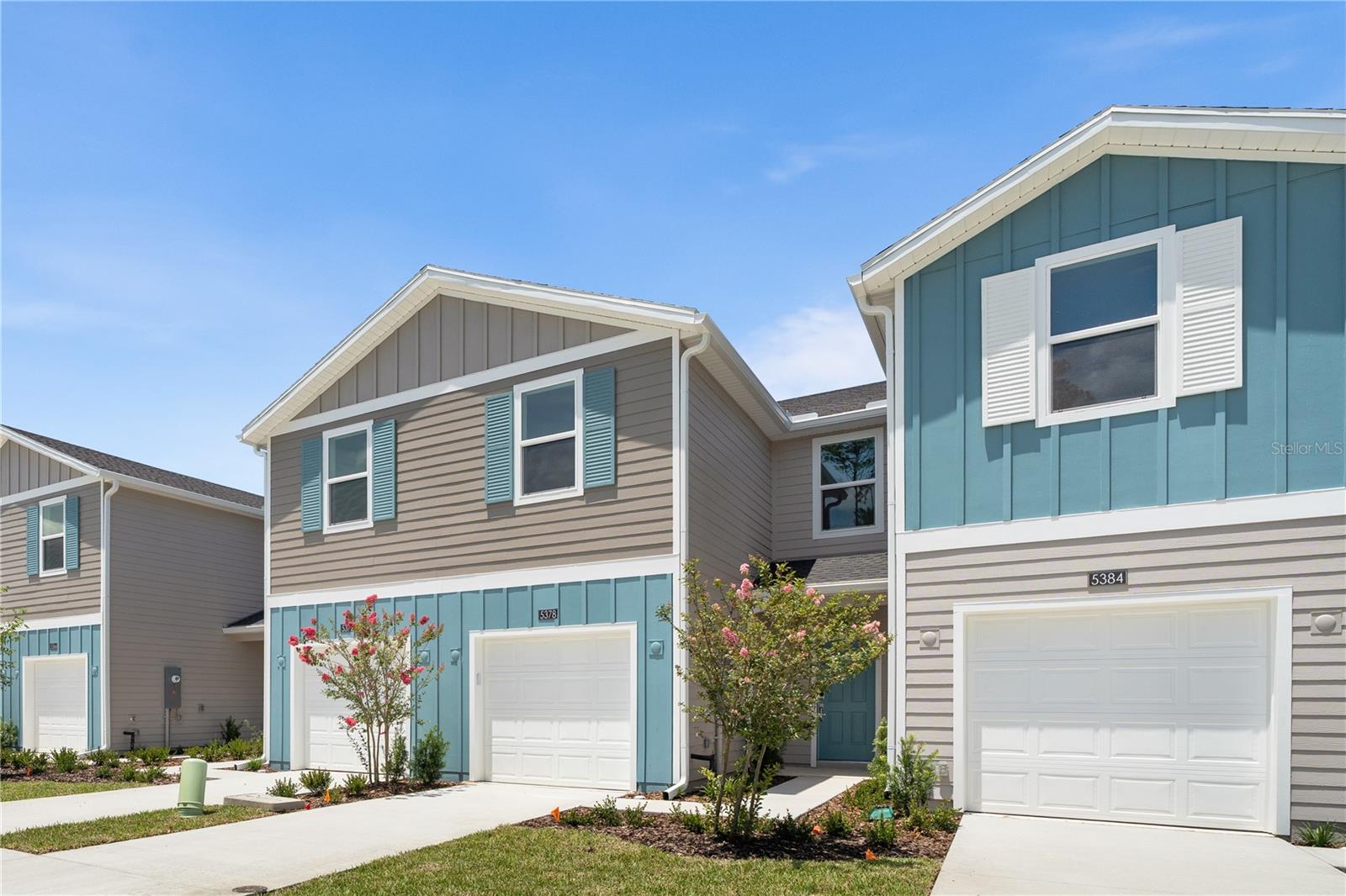 Brand new townhome in Tara Serena FOR RENT! Spacious 3 bedroom and 2.5 baths. Unbeatable location across Sorrento and Home Depot on NW 53rd Ave and a few minutes drive to UF Health, University of Florida and the VA via 441/NW 13th St. Very close to shopping, restaurants and everything you'd need! Welcoming front porch, foyer that leads to a well-equipped kitchen and its center island, followed by an intimate dining room and a sprawling family room made for gatherings. On the top floor is a central loft for versatile needs, along with two secondary bedrooms and a tranquil owner’s suite. Call today!