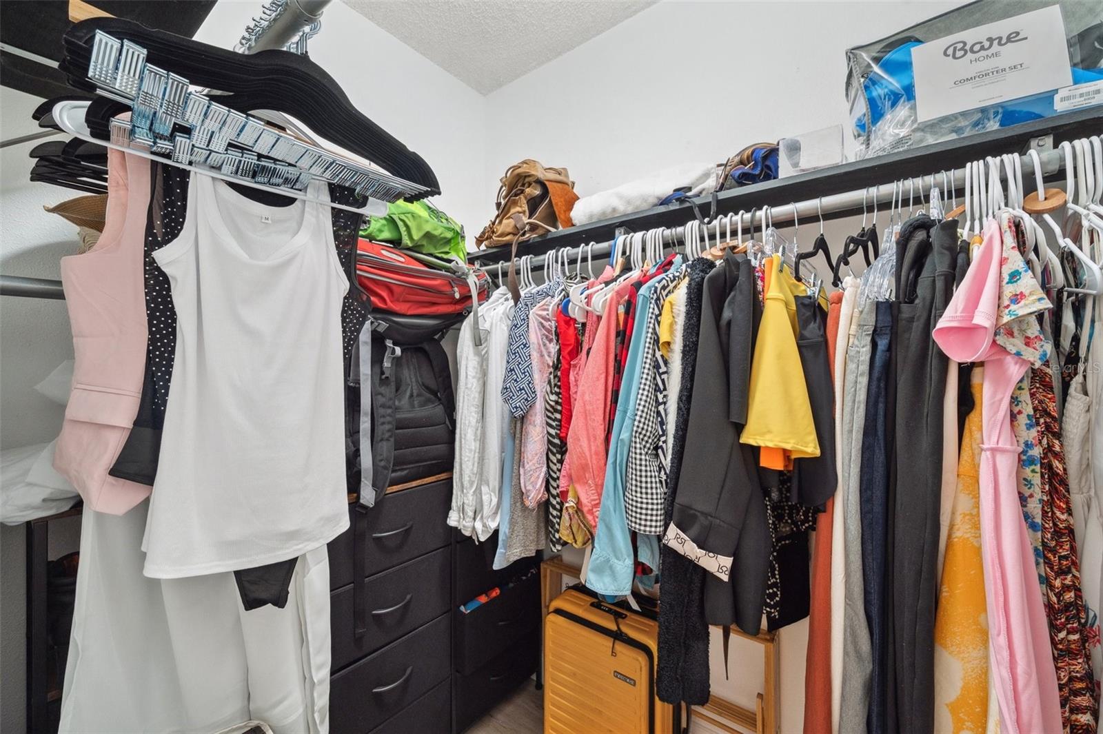 CENTRE LAKE - Residential