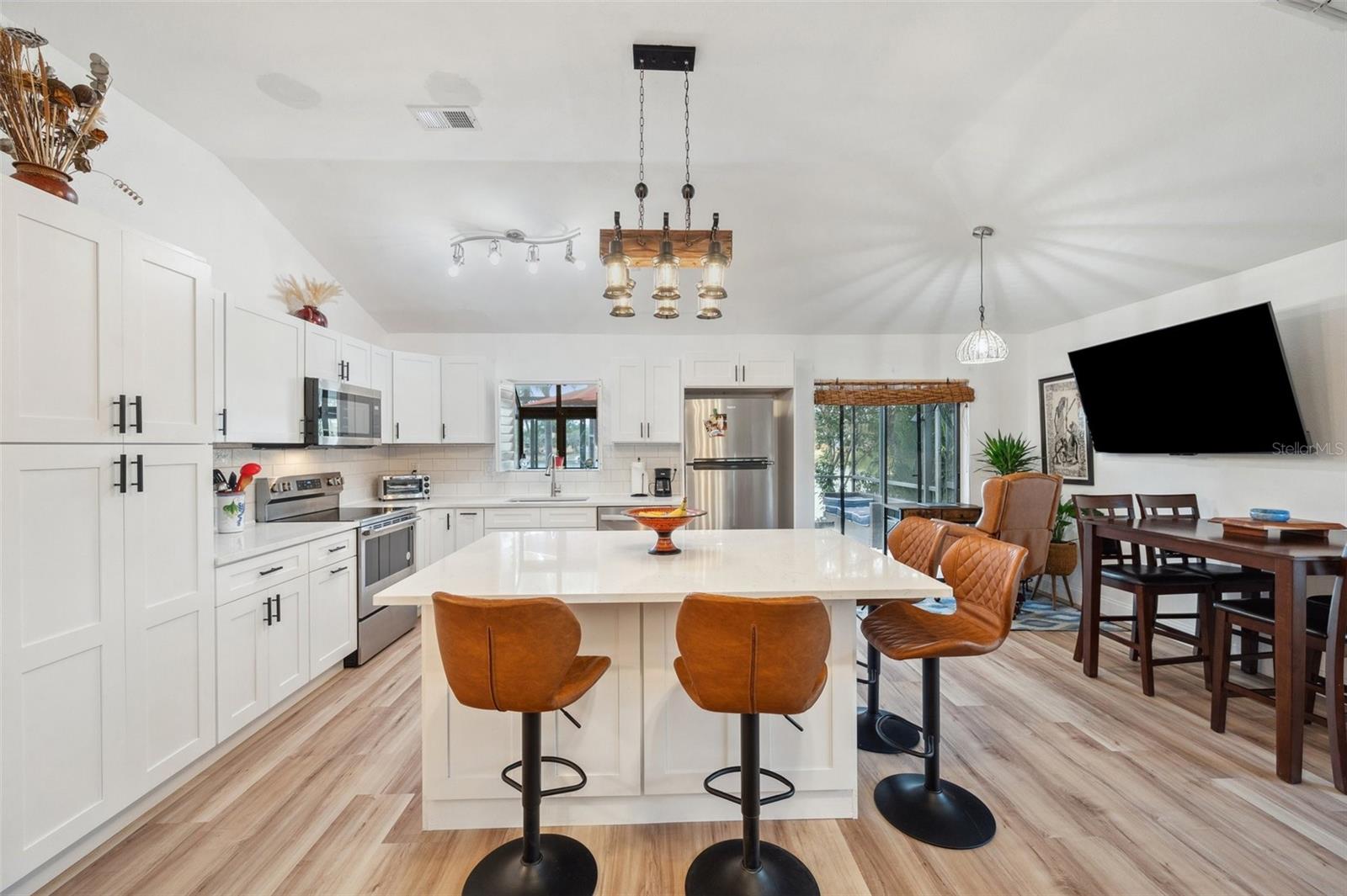 CENTRE LAKE - Residential