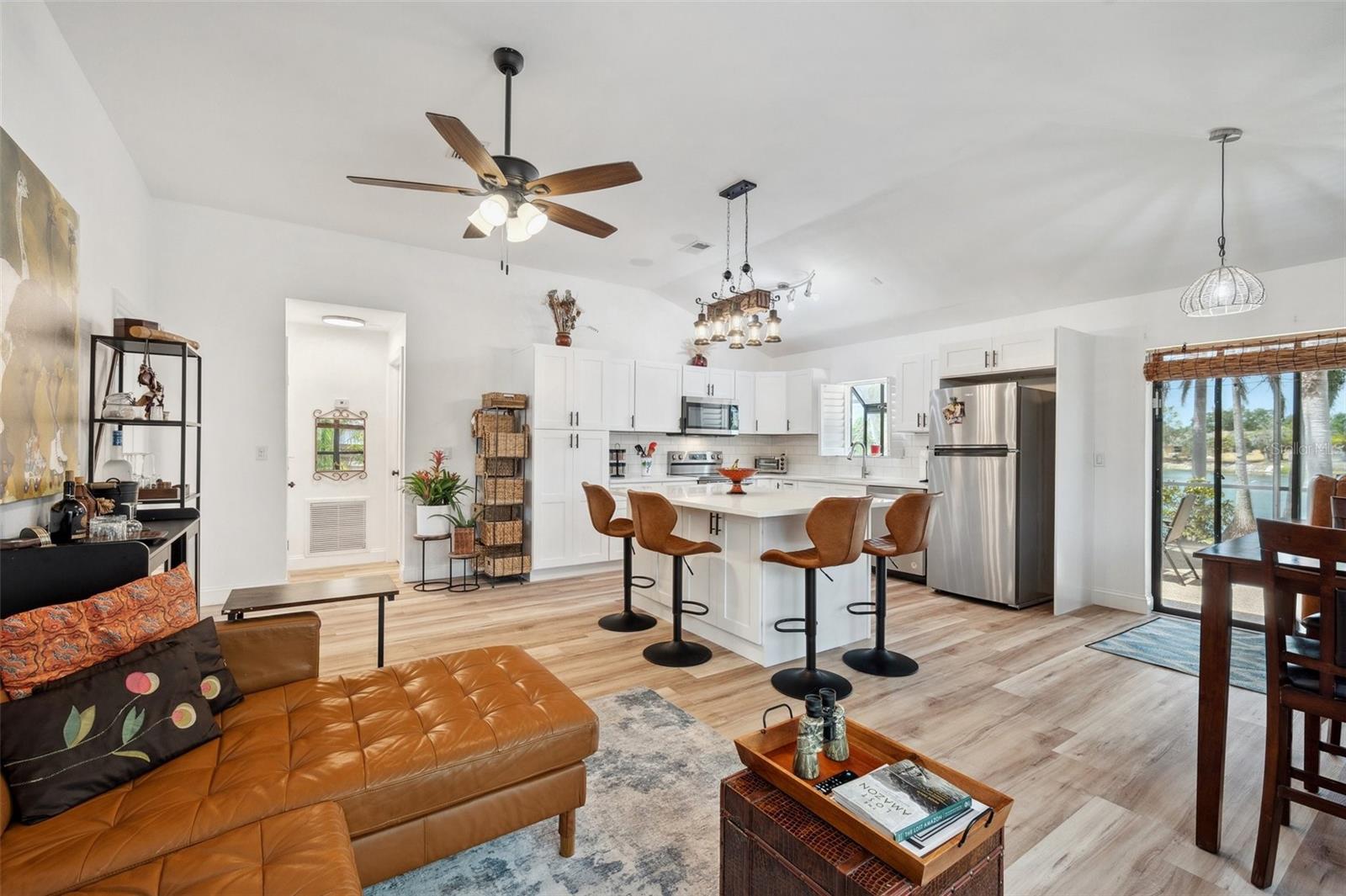 CENTRE LAKE - Residential