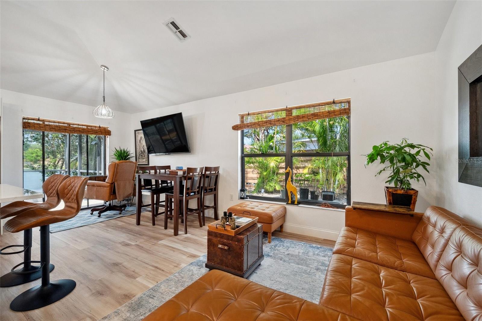 CENTRE LAKE - Residential