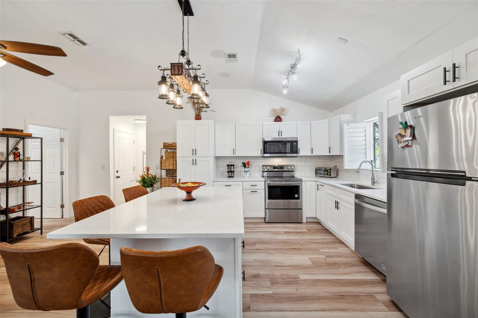 CENTRE LAKE - Residential