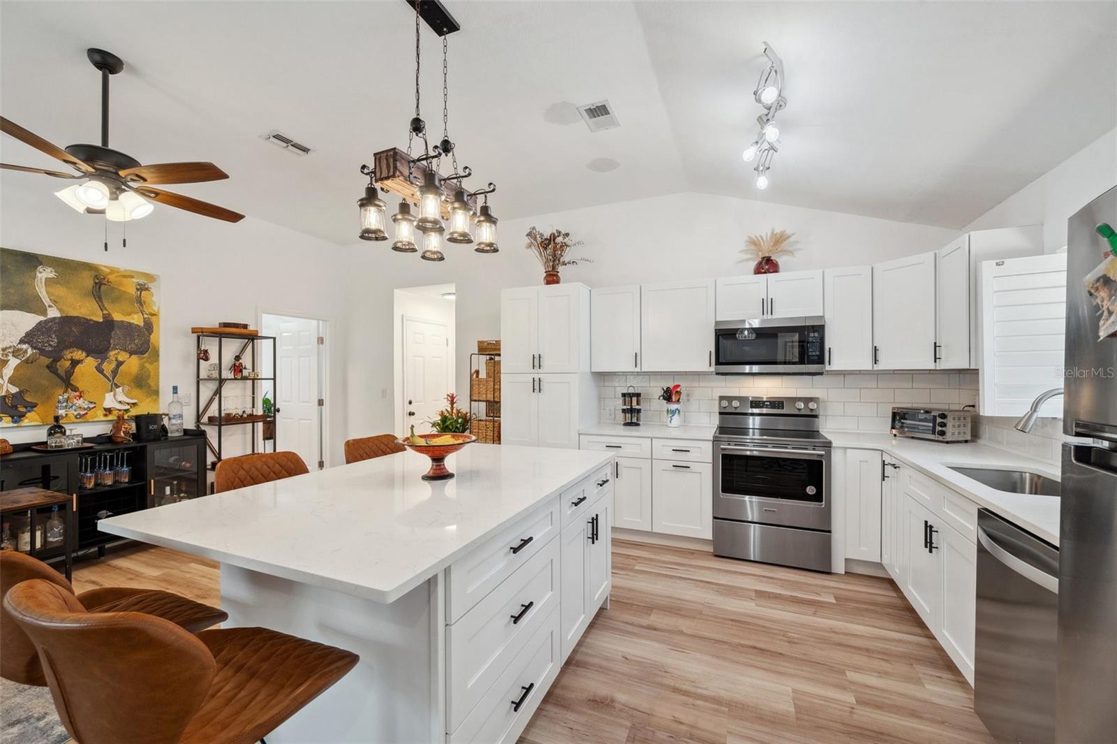 CENTRE LAKE - Residential