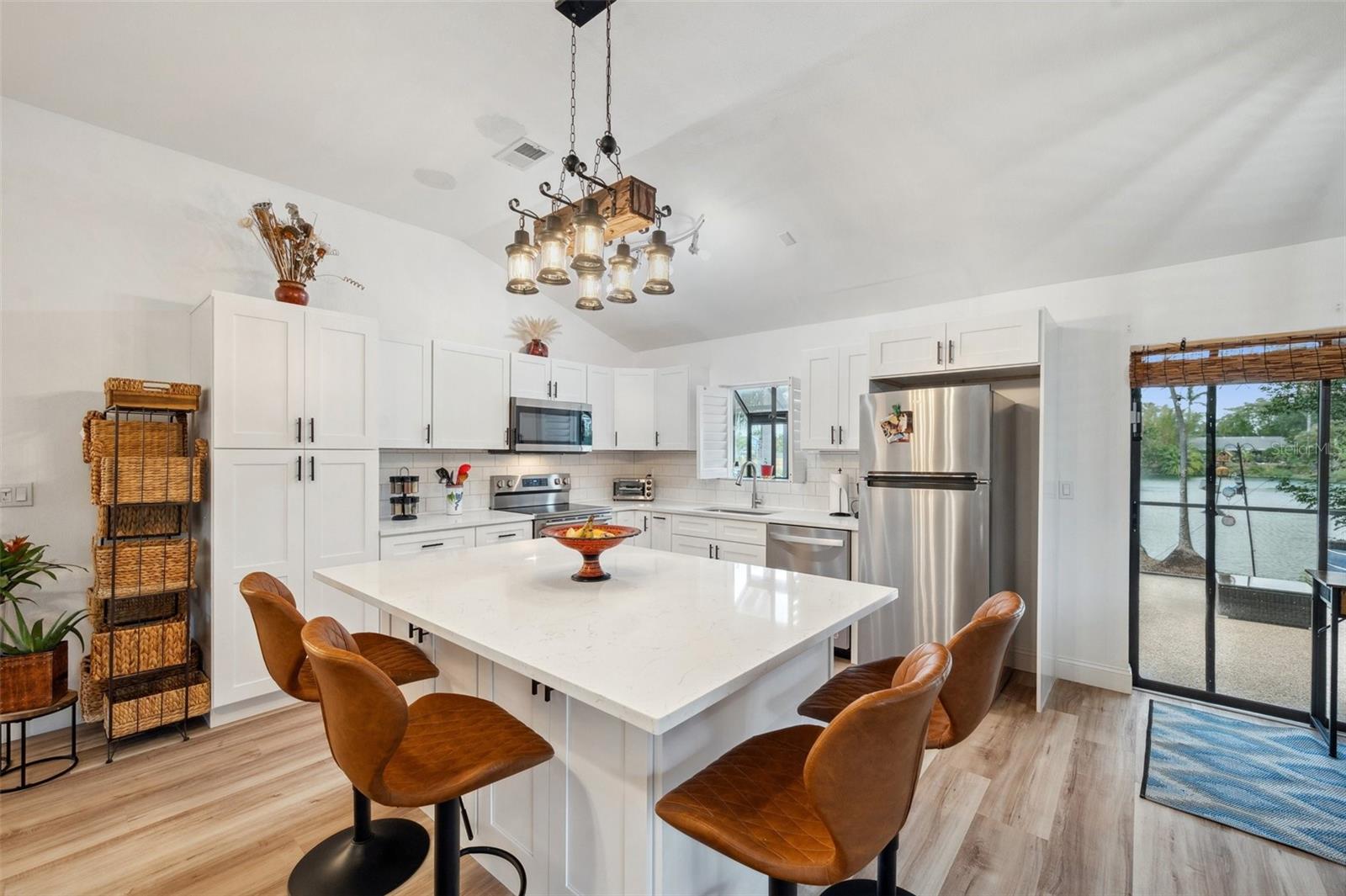 CENTRE LAKE - Residential