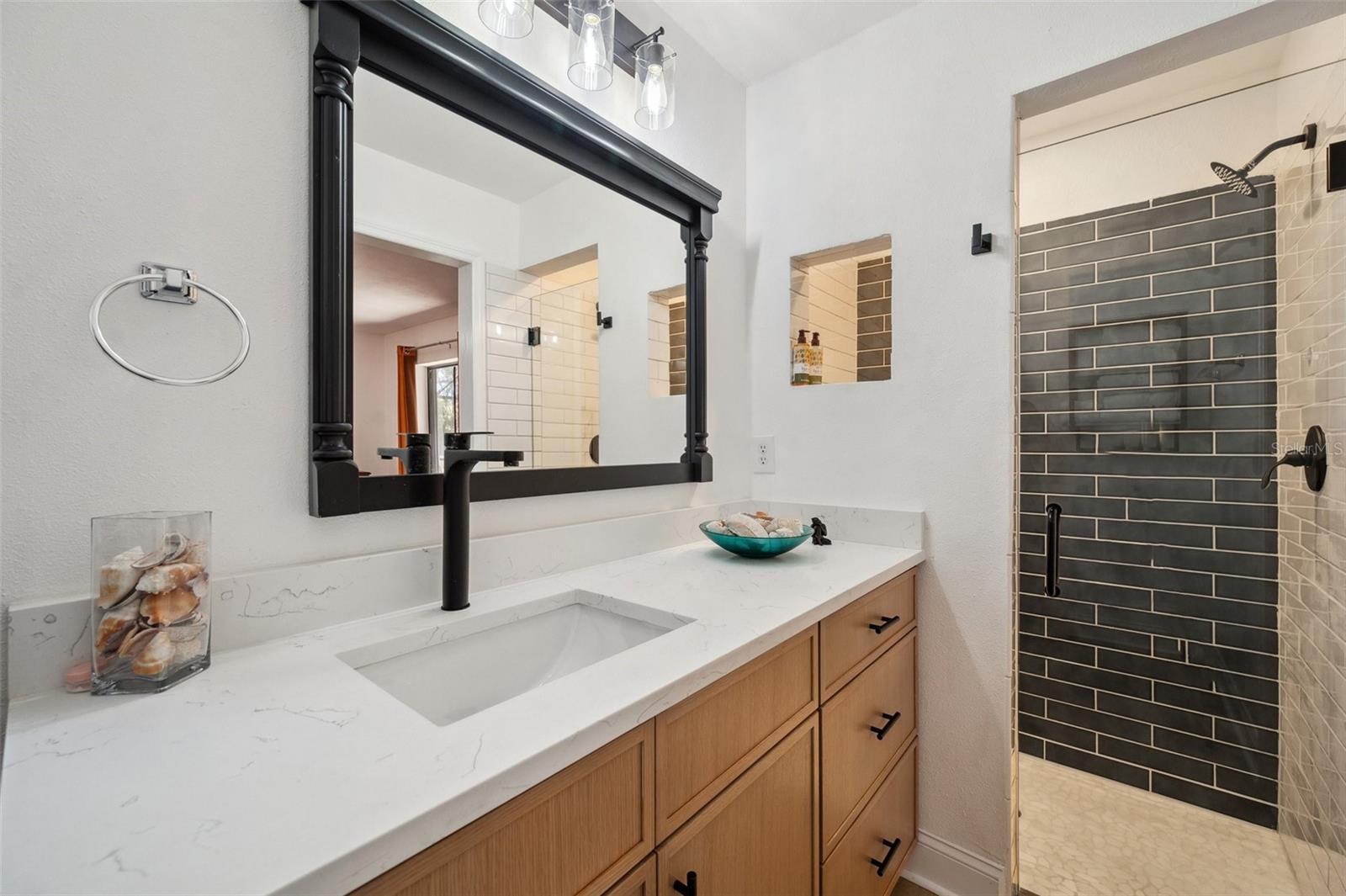 CENTRE LAKE - Residential