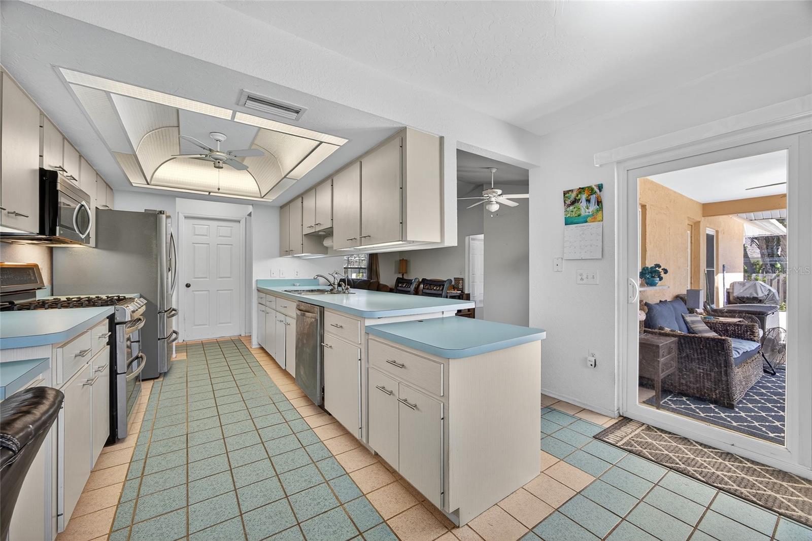 SOUTH VENICE - Residential