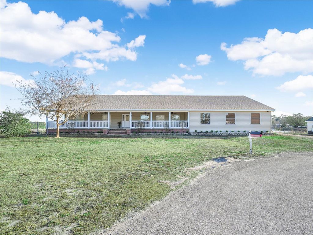 Photo of 124 Pangola Drive, Winter Haven, FL 33880 (MLS # L4959175)