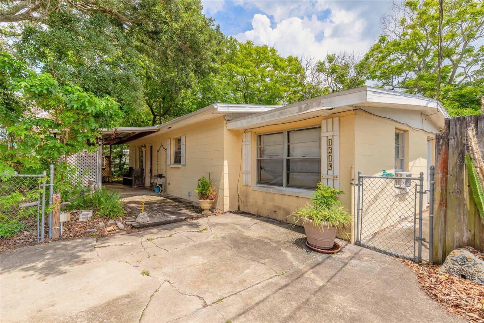 1219 LEON LANE