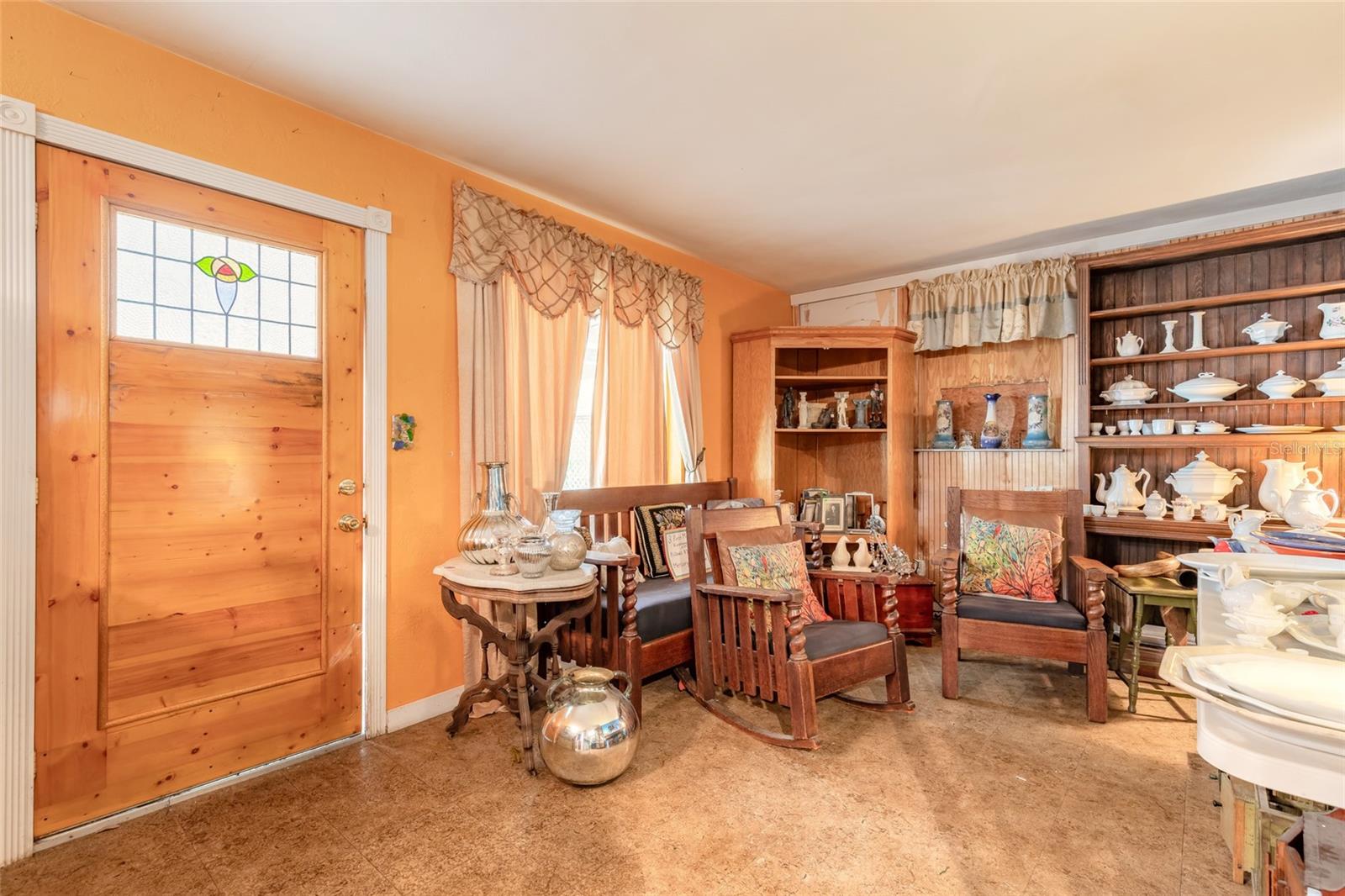 1219 LEON LANE