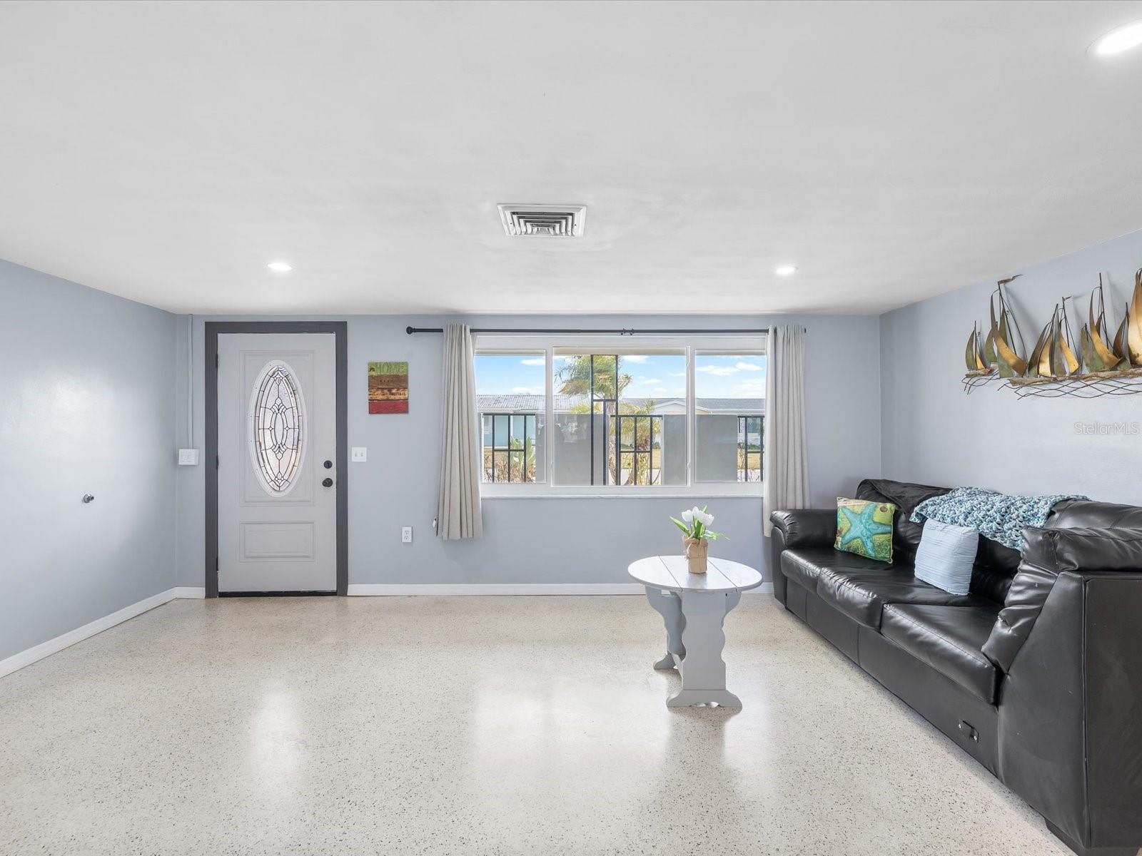 LEISURE BEACH - Residential