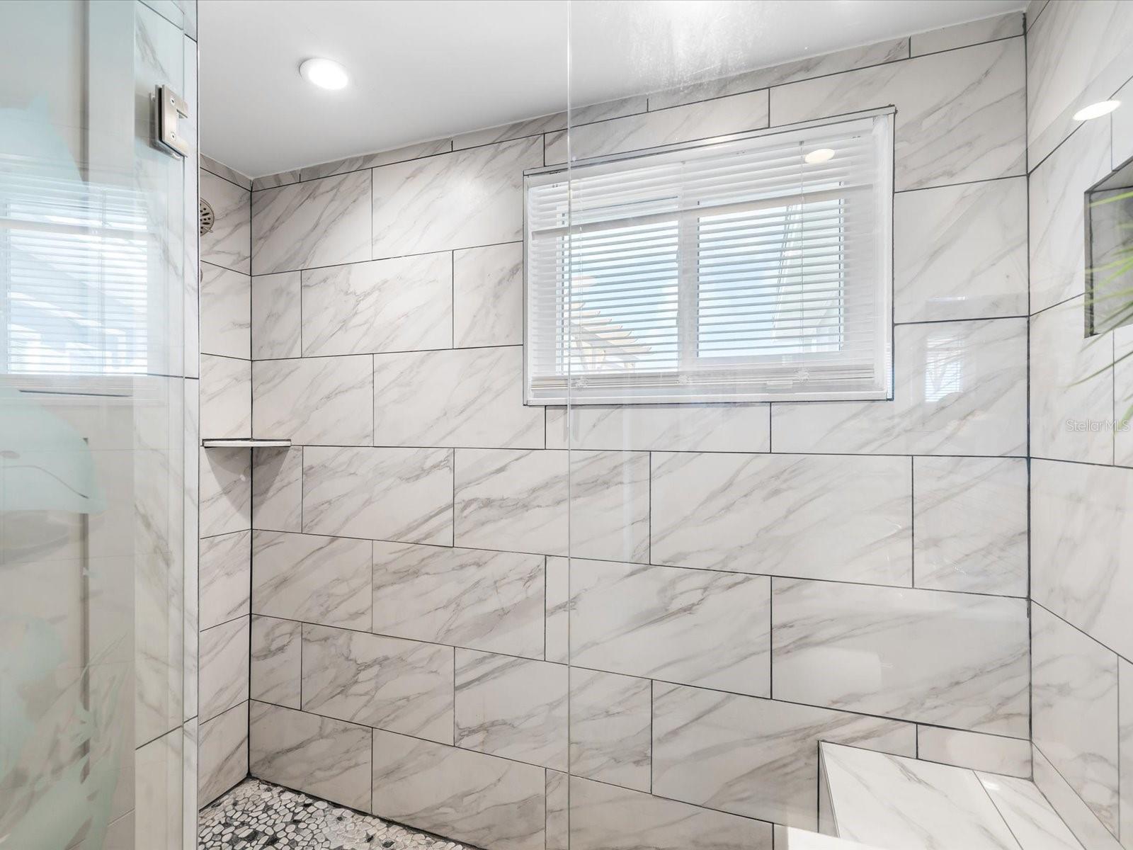 LEISURE BEACH - Residential