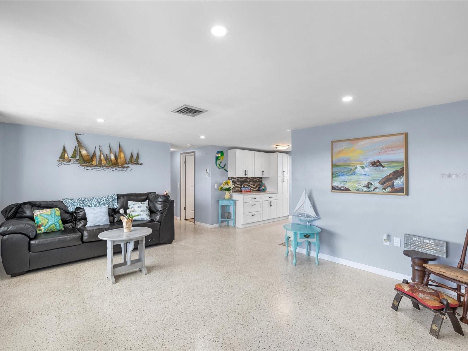 LEISURE BEACH - Residential