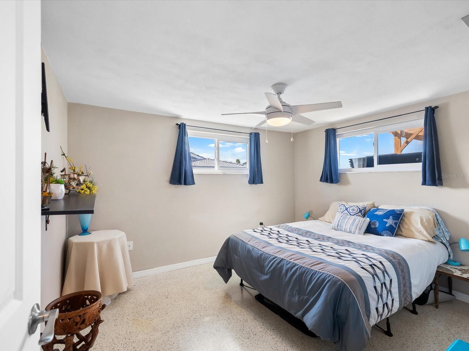 LEISURE BEACH - Residential