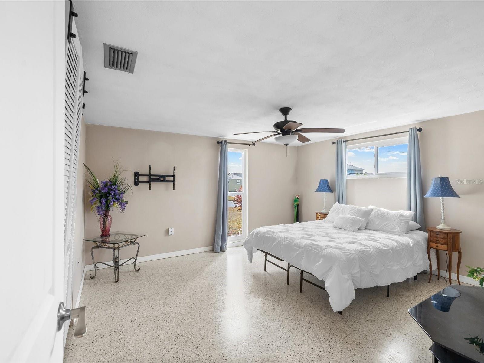 LEISURE BEACH - Residential